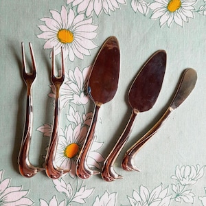 Talheres de foie gras, lindo lote de metal prateado francês, decoração de mesa, talheres, lindos enfeites de pato, conjunto vintage, 5 peças, Silea?