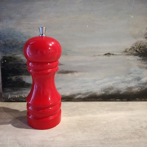 Wooden salt mill/grinder - red painted wood - 16 cm, T&G Woodward Ltd - vintage wooden pepper mill, in working order