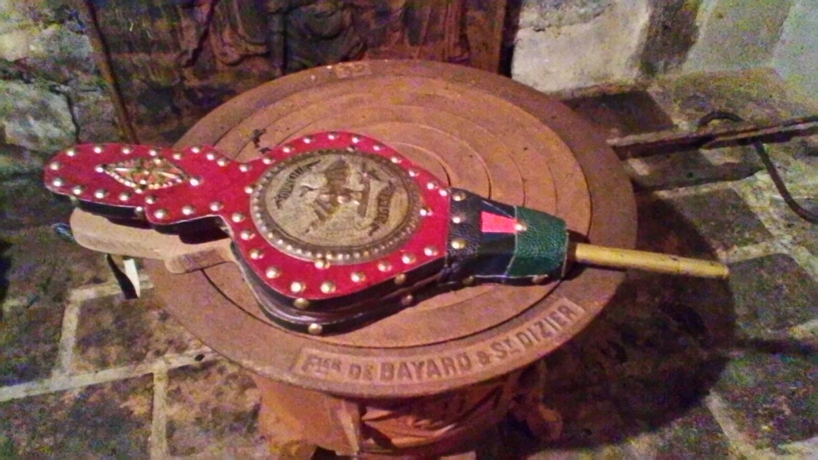 Soufflet de Cheminée Marocain en Laiton, Bois et Tissu - Décor Vintage Côté Cheminée