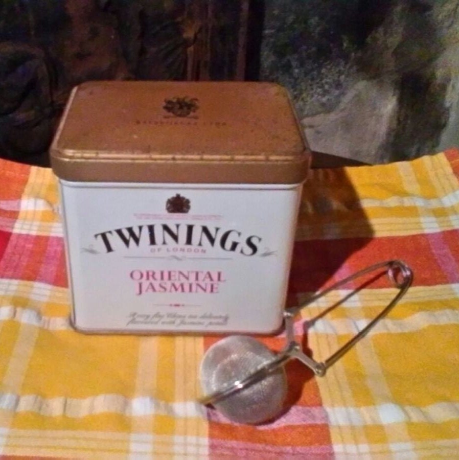 Boîte de Thé en Métal Twinings Vintage et Passoire à Thé