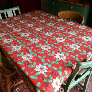 Pretty Christmas tablecloth - French lightweight nappe de table - holly, poinsettias, floral -160 x 136 cm - red green white poly cotton