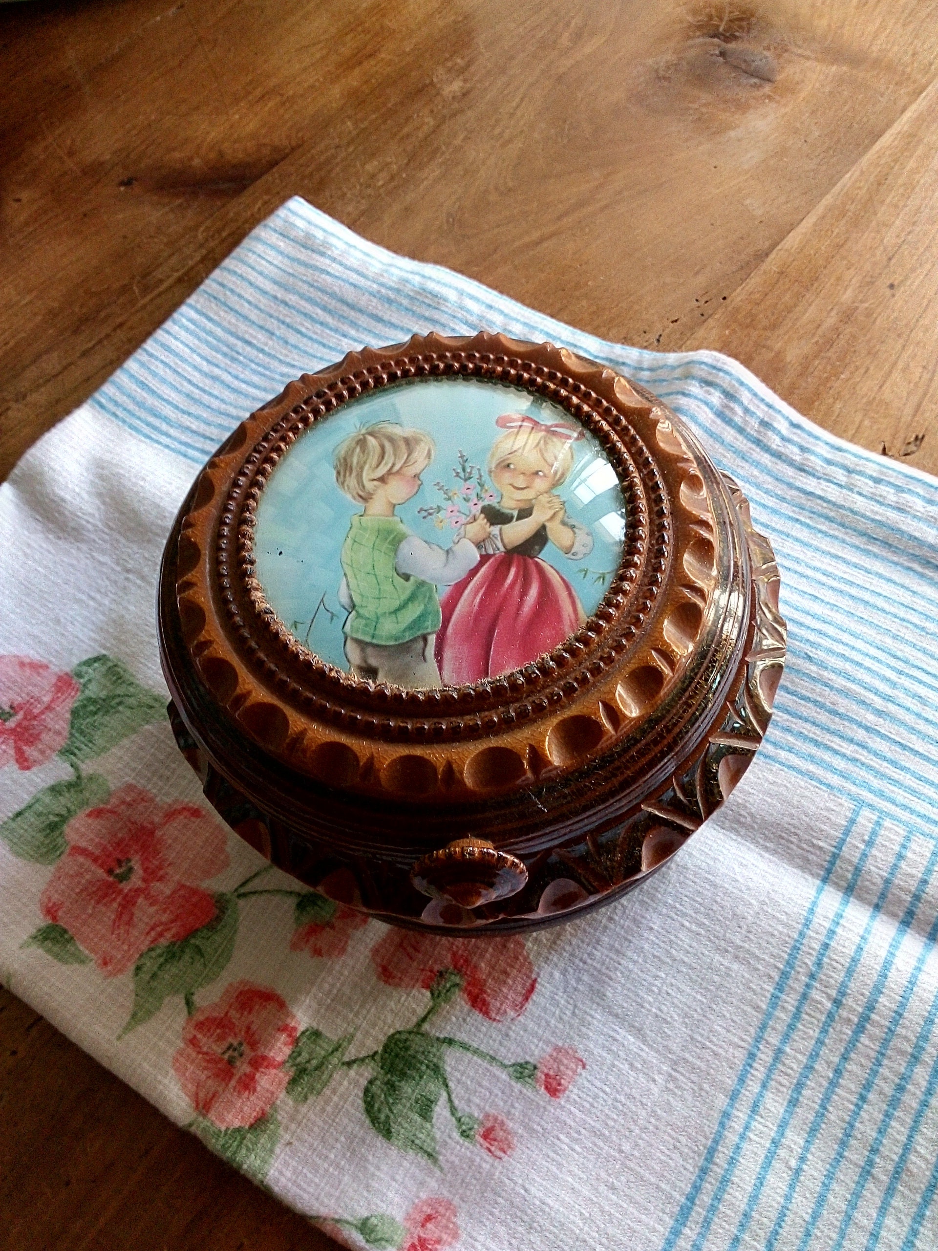 Très Jolie Boîte en Bois Français Vintage avec Une Image Douce Des Amoureux d'enfance - Enfants Déco