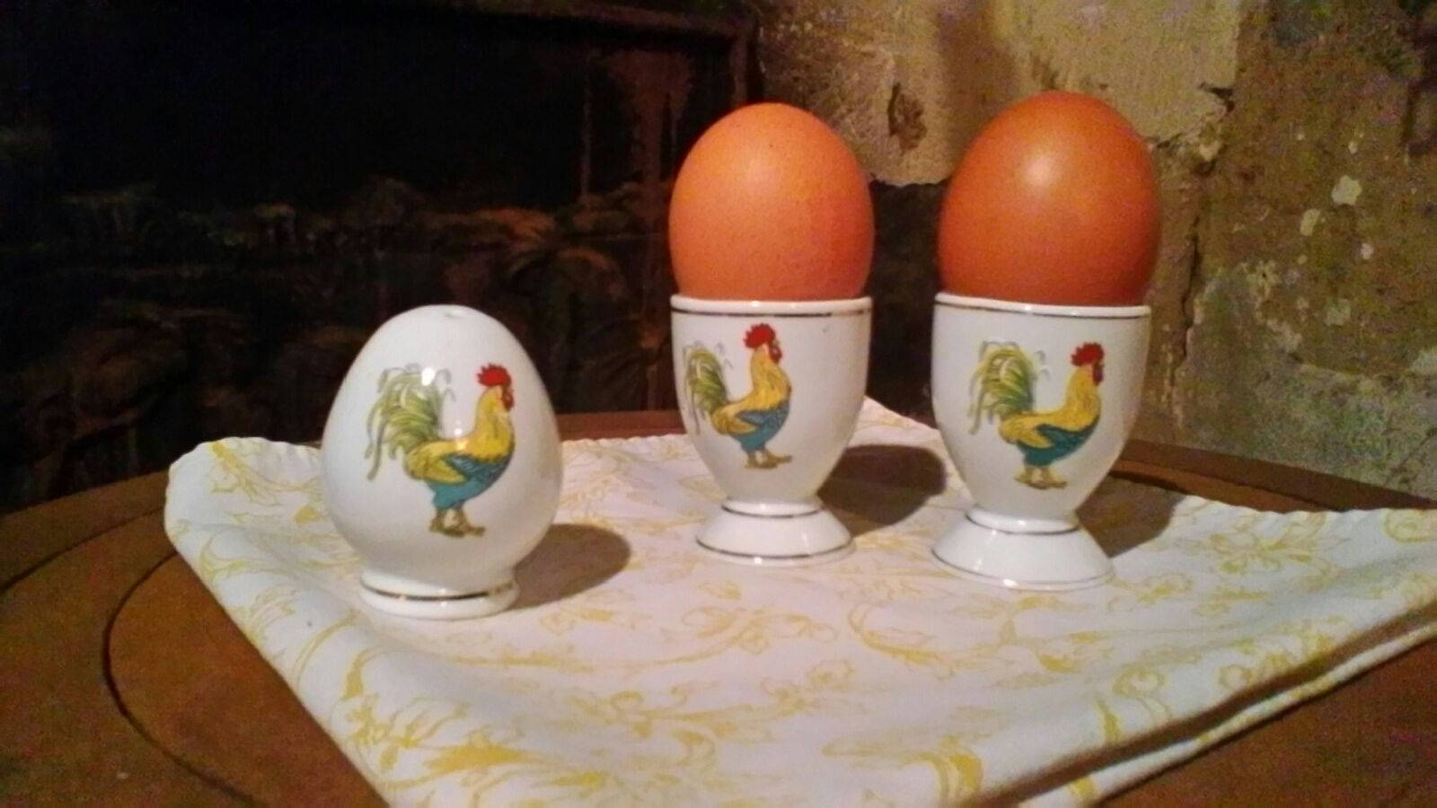 Jolie Paire de Coquetiers avec Correspondance Pot Sel - Vintage Français Poulet Décoré Ensemble Porc