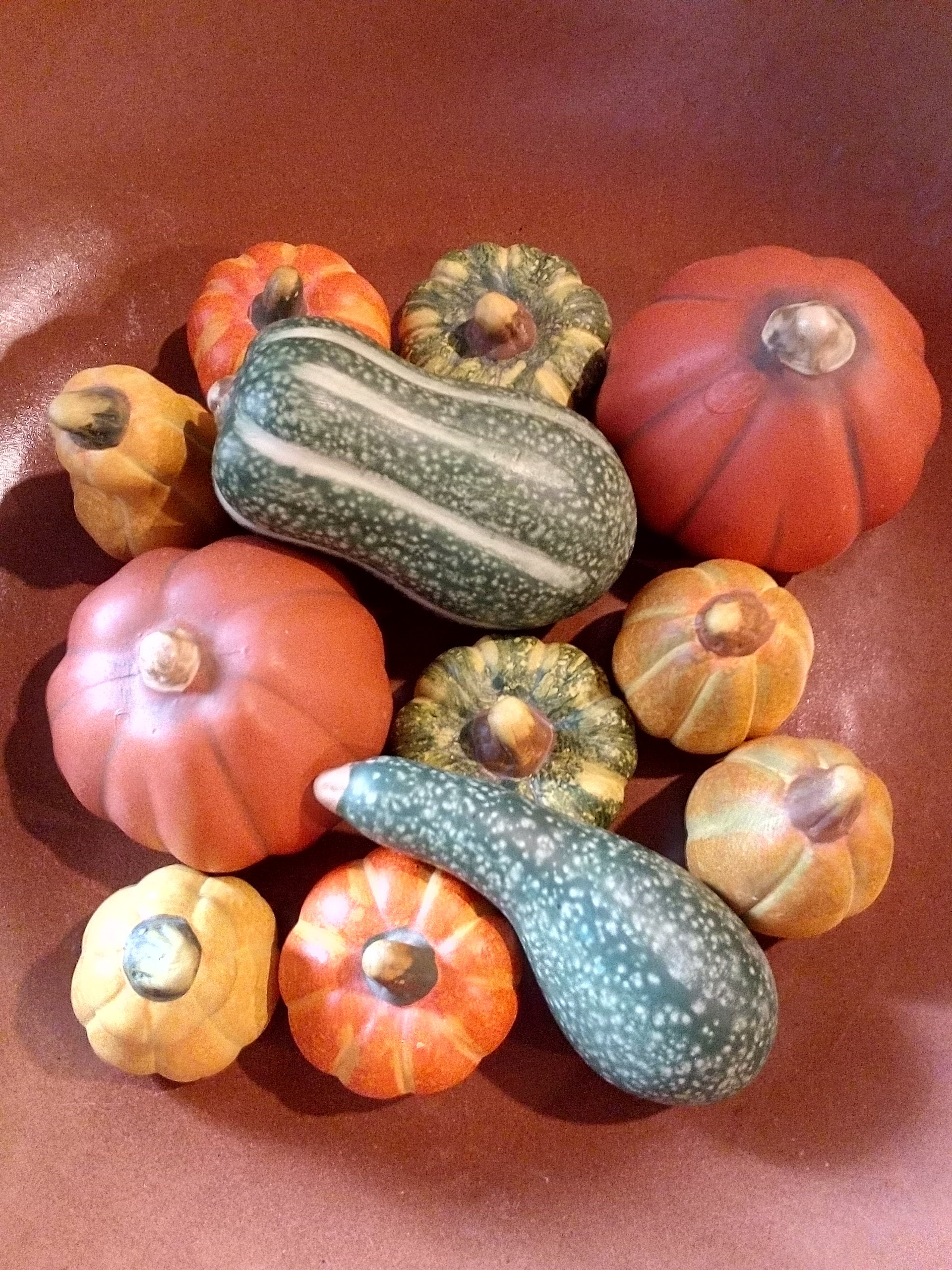 Ensemble de 12 Coloquintes, Terre Cuite, Peintes, Citrouilles, Légumes Décoratifs, Français, Produit