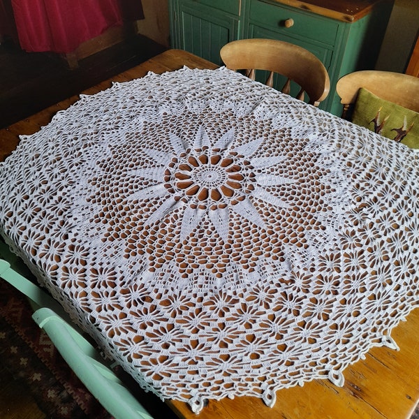 Belle nappe blanche au crochet, faite main, française, ronde, 132 cm de diamètre