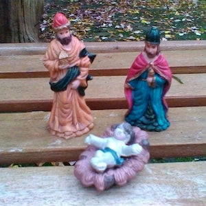 Nativity scene figures - French vintage painted biscuit porcelaine Jesus and two resine kings creche group