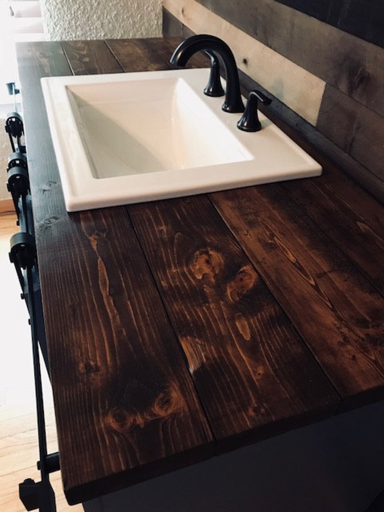 Vanidad del baño de la puerta del granero envío gratuito | Etsy