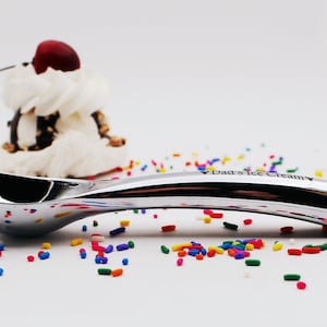 Moms or Custom Name Ice Cream Scoop Great Christmas gift for an Ice Cream Lover Gift for Mom Custom engraved Ice Cream Scoop