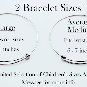 Pode incluir: Duas pulseiras expans&iacute;veis, uma etiquetada como "Large" e que se ajusta a tamanhos de pulso de 7+ polegadas, a outra etiquetada como "Average Medium" e que se ajusta a tamanhos de pulso de 6-7 polegadas.  *Sele&ccedil;&atilde;o limitada de tamanhos para crian&ccedil;as dispon&iacute;vel. Mensagem para mais informa&ccedil;&otilde;es.*