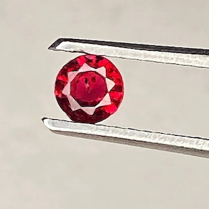 0,25Cts 100% natürliches Taubenblut atemberaubendes Auge sauber herrlich glänzende indische Rubin runde facettierte 4mm Genius Edelsteine für die Schmuckherstellung Lot.1 !!!