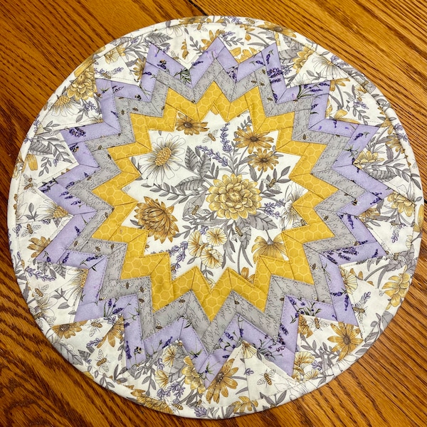 Little STAR on the Prairie ~ Table Topper - Candle Mat - WREATH - Placemat - Full Color Tutorial - Sewing & Quilting Pattern By: Sewcial Bee