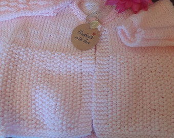 Ensemble de cardigan et de chapeaux de bébés filles roses tricotés à la main