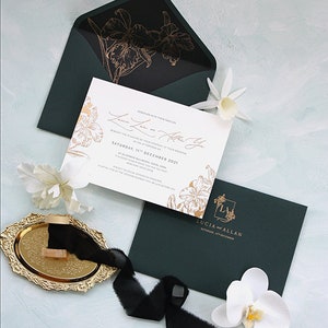 Muestra de invitación de boda impresa en tipografía: lámina dorada, impresión en tipografía negra, acuarela, revestimiento de sobre, horizontal, bilingüe