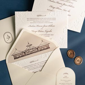 Letterpress Hochzeitseinladung - braune Hochzeitseinladung, Blindprägung, Monogramm, Briefumschlag, passende Klappkarte, kleine Karte