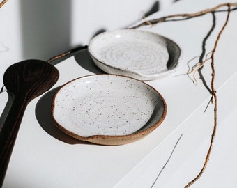 White Speckled Spoon Rest, Wheel Thrown Pottery Spoon Rest, Ceramic, Handmade, Farmhouse