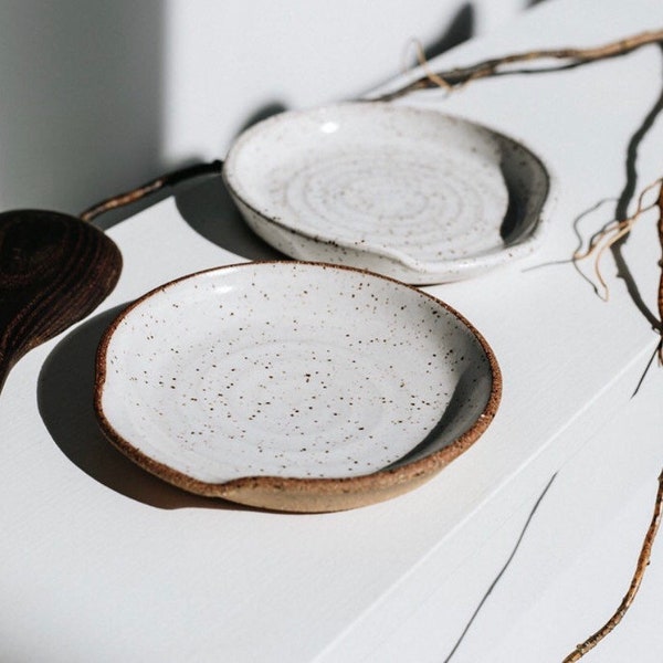 White Speckled Spoon Rest, Wheel Thrown Pottery Spoon Rest, Ceramic, Handmade, Farmhouse