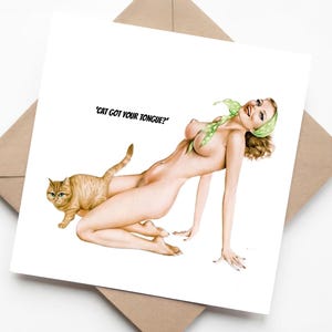 Il gatto ti ha preso la lingua? Biglietto di auguri fatto a mano per compleanno di una ragazza pin-up erotica