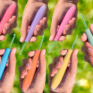 Ergonomic Crochet Hook Sleeve