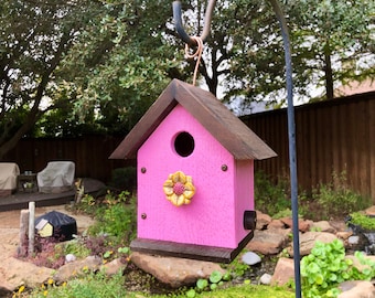 Rustic Hanging Outdoor Garden Birdhouse - Cedar Wood - Pink