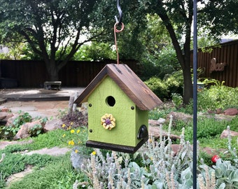 Rustic Hanging Outdoor Garden Birdhouse - Cedar Wood - Country Green