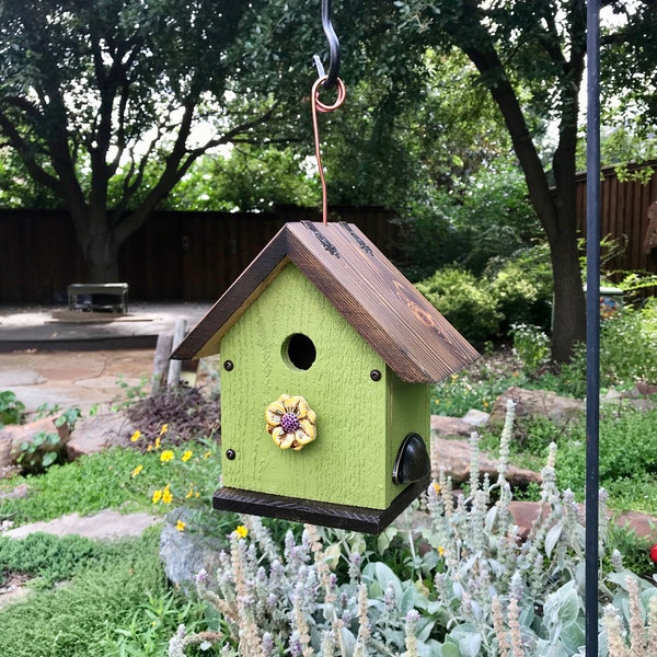 Rustic Hanging Outdoor Garden Birdhouse - Cedar Wood - Country Green