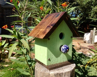 Rustic Outdoor Birdhouse - Cedar Wood - Green