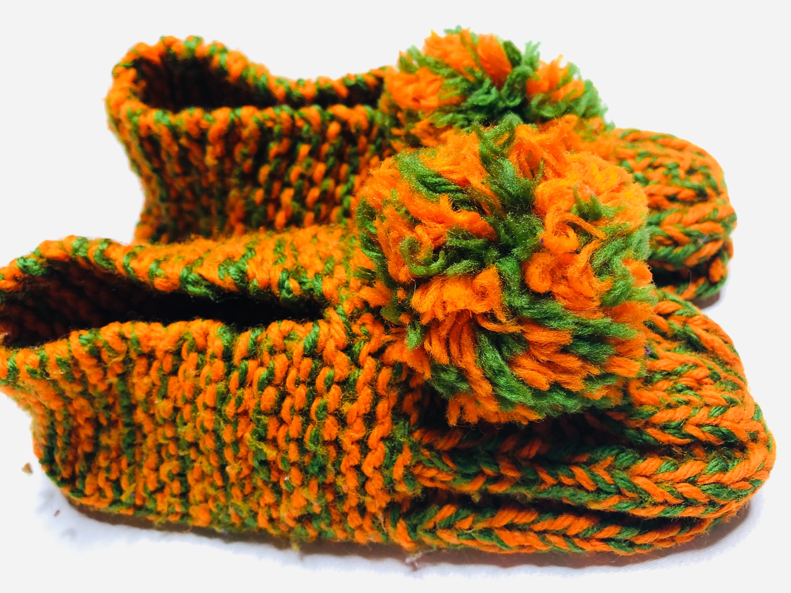 VTG 70’s Child Size Orange & Green Knit Slippers w/ Pom Poms Super Cute Like New Measures 7” L x 3” W Kleding Unisex kinderkleding Pyjamas & Badjassen 