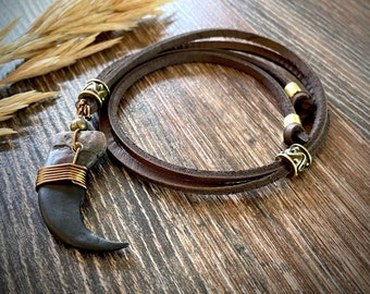 Grizzly Bärenklaue Halskette - Indianer Lederkette - Boho Bärenklaue Replika Anhänger auf Verstellbarem Leder