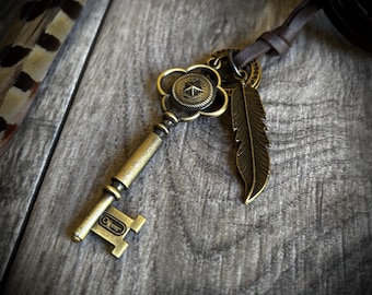 Antique Skeleton Key Necklace - Romantic Vintage Style Fairytale Pendant