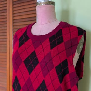 1990s Red Black & Maroon Argyle Sleeveless Sweater Vest