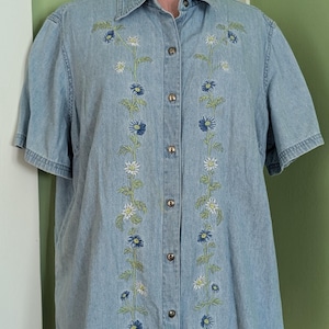 1990s Floral Embroidered Cotton Denim Button Down Short Sleeve Top