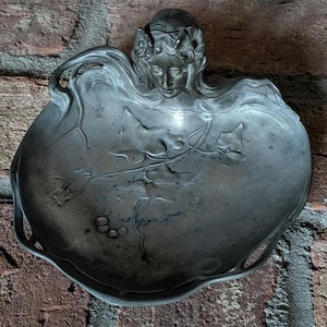 Antique Art Nouveau Pewter Dish Women&#39;s Head and Ivy Motif