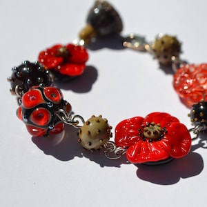Lampwork bracelet lampwork bead handmade poppy jewelry black red bead bracelet blossom bracelet dot bead floral chain bracelet silver