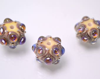 Space lampwork-kraal, 12 * 15 mm, één kraal, paars ivoor-lila bedden, ambachtelijk lampwerk Focal bead, kraallampwork, sieraden maken