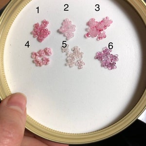 Perline di fiori rosa molto piccole, Fiori minuscoli, Fiore di vetro trasparente, Perline di fiori rosa minuscole, Fiori da 5 mm