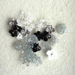 Small Lampwork Flower Beads, Handmade Glass Beads (5-6mm)
