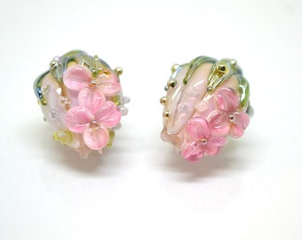 Pink flower bouquet lampwork beads, Tender pink lampwork beads with green leaves, Artisan lampwork, Beads for earrings, Pair of beads