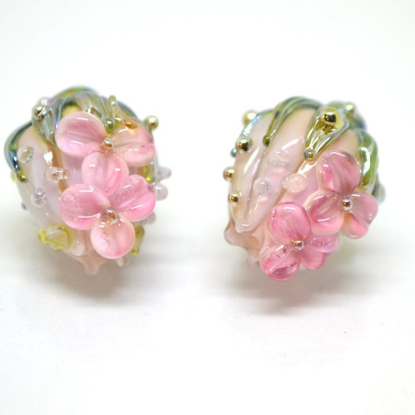 Pink flower bouquet lampwork beads, Tender pink lampwork beads with green leaves, Artisan lampwork, Beads for earrings, Pair of beads