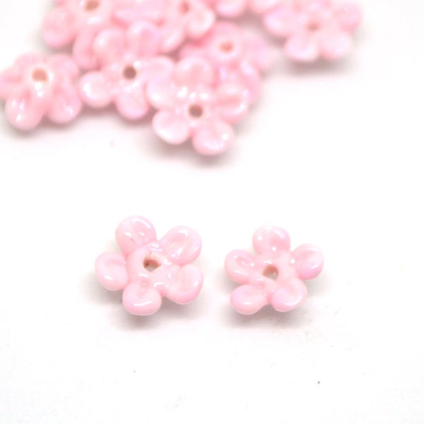 Perles roses opaques de mini fleur, perles d’espaceur rose, lampe de mariage, chapeaux de perles de fleur, applique de fleur, fleurs minuscules, petites perles de fleur