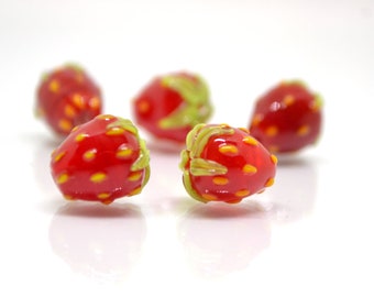 Rote Erdbeer Glasperlen, Glasbeeren, Lampwork Erdbeere, Beerenfrucht Perlen, Rot Grün Perlen, Natur inspiriert, handwerkliche Lampwork