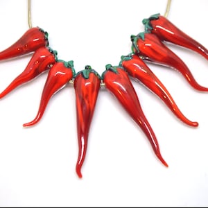 Red chili peppers, Glass chili beads, Horizontal center-drilled beads, Vegetable beads, Farm pendant, red green