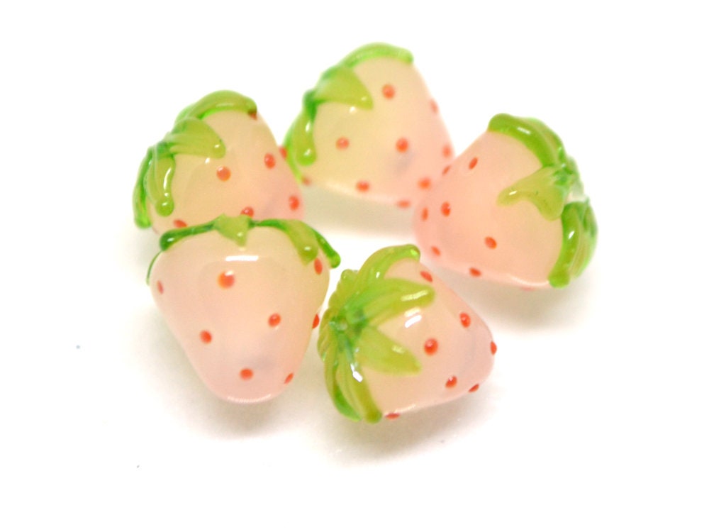 2pc Approx. 15x13mm Lampwork Glass Strawberry Beads