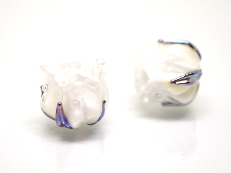 Floral jewelry making White silver rosebud beads Lampwork pair Glass rose beads Flower bud beads white floral lampwork