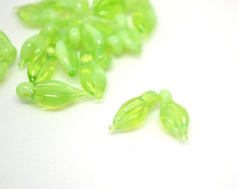 Peridote Green lampwork leaf beads, Glass leaves, Top drilled leaf beads, Lampwork leaf bead, Jewelry making, Leaf charm, Small Leaf beads