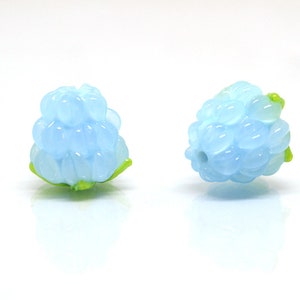Frambuesa de lampwork azul cielo, bayas de vidrio brillante, cuentas de bayas de lampwork, cuentas de frutos rojos, frambuesa de vidrio, cuentas de lampwork de alimentos pequeños