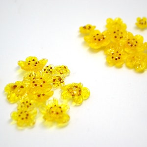 Sunny yellow flower glass beadsSet of 12pcsTransparentOpaqueArtisan LampworkBright yellowBead setSunshine yellowFloral lampwork bead image 5