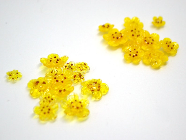 Sunny yellow flower glass beadsSet of 12pcsTransparentOpaqueArtisan LampworkBright yellowBead setSunshine yellowFloral lampwork bead image 5