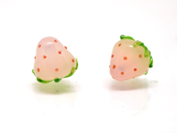 Small 7mm Strawberry Glass Beads, Pale Pink Strawberry, Lampwork