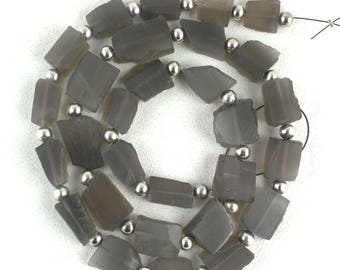Collar de piedra lunar gris: Cuentas de piedras preciosas en bruto, perforadas en la parte superior (8 x 12 - 12 x 16 mm)
