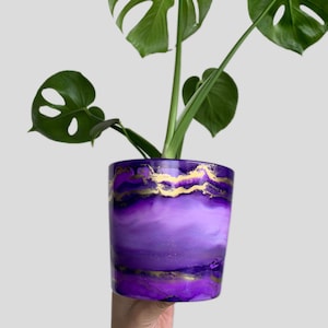 Maceta pintada a mano con orificio de drenaje, maceta de cerámica, morada, lila y dorada, maceta de arte fluido, maceta de interior, colorida, de mármol, única